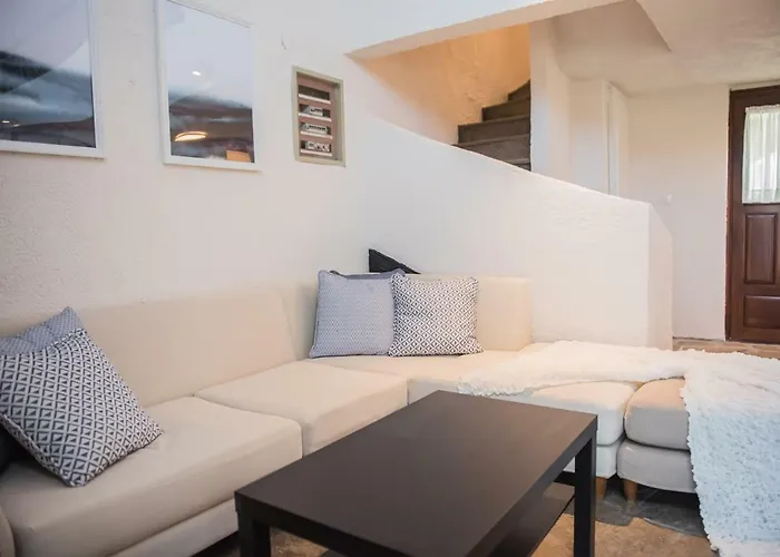 بيت للعطل White Blossom #fourka *